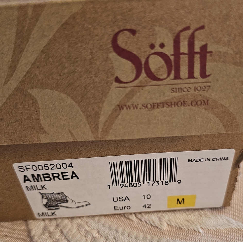 Soft Ankle Boot, Milk (off white) size 10M Leather - Picture 5 of 10